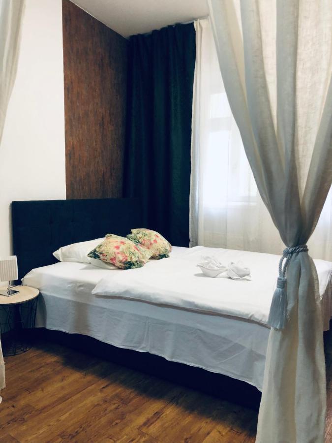 Luxury Zelny Trh 11 *